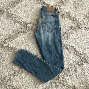 Säljer dessa as feta jeans från Nudie säljer lite billigare pga storleken!