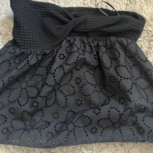 Topp  - Jätte söt topp perfekt till sommarn, knappt använd och i väldigt bra skick 