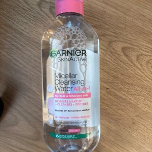 Micellärvatten - Den populära micellärvattnet från Garnier som inte är använd! Råkade köpa en extra!! Köpte för 89kr på kicks!! 