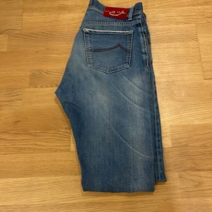 Jacob cohen jeans - 9,999/10 skick nästan ny köpta  Storlek 33 