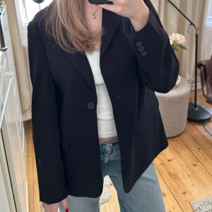Oversized kavaj - Den perfekta oversized kavajen!! Helt oanvänd, nypris 1799kr
