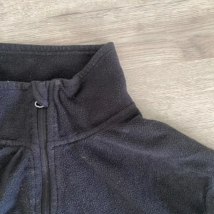 Fleece  - Svart fleece o bra skick