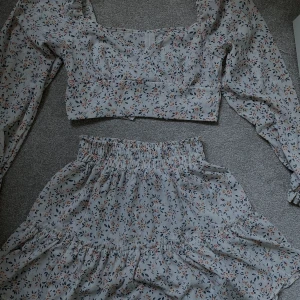 Sommar kjol och topp.  - Ett jätte fint sommar sätt, som tyvärr var för litet för mig. 