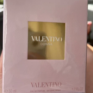 Parfym - Helt ny inplastad Valentino Donna EDP 50 ml, nypris på kicks 1400kr 