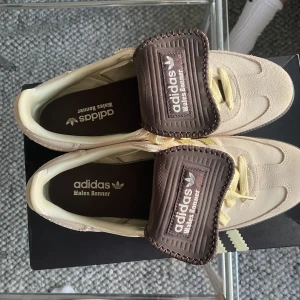 Samba Wales Bonner - Adidas Samba x Wales Bonner  Storlek 46 2/3 (sitter mer som 45/46) Deadstock, helt nya  Pris kan diskuteras!