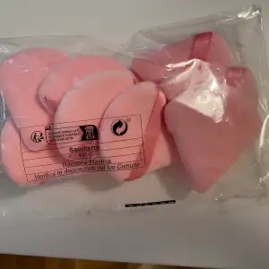 Säljer nio stycken helt nya rosa puderpuffar som jag inte har använt!💖