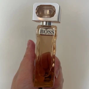 Eau de toilette  - använd en gång men inte enligt min smak 