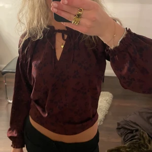 Blus  - Säljer denna söta blusen💕