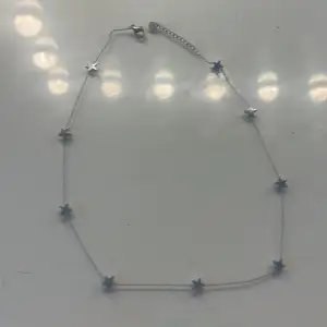 Halsband från edblad med stjärnor på Nypris=399 Ingen skada