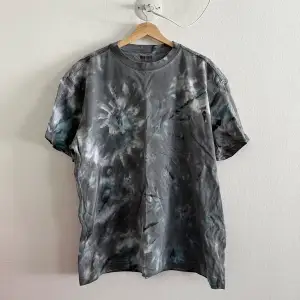 Batikmönstrad oversized t-shirt från Weekday