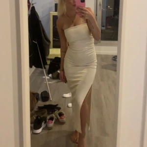 Super fin bandå klänning  - Passar till alla tillfällen i sommar och i fint skick🌺