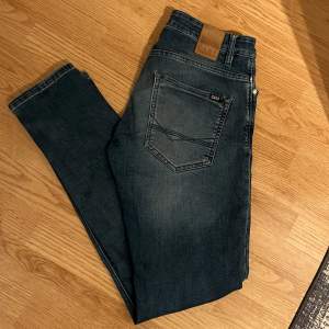 Jeans från cars jeans Storlek 30/32 Nypris 900kr