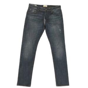 Säljes: Jack & Jones Slim/Gleen jeans i storlek 32/32. Skick: 9/10. Snygg passform och hög kvalitet. Perfekta för alla tillfällen. 
