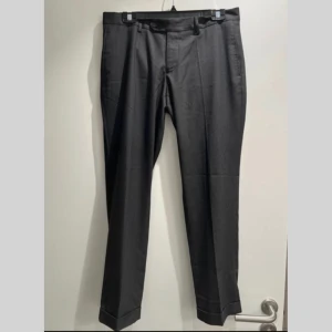 Kostymbyxa zara - Zara man basic collection. Använda men mycket fint skick. 