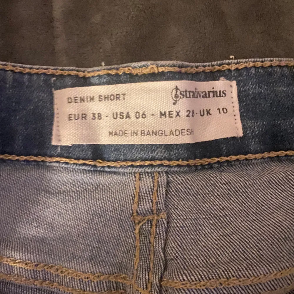 Säljer dessa Jean shorts. Jätte fina💖 skriv för flera frågor.💕 . Shorts.