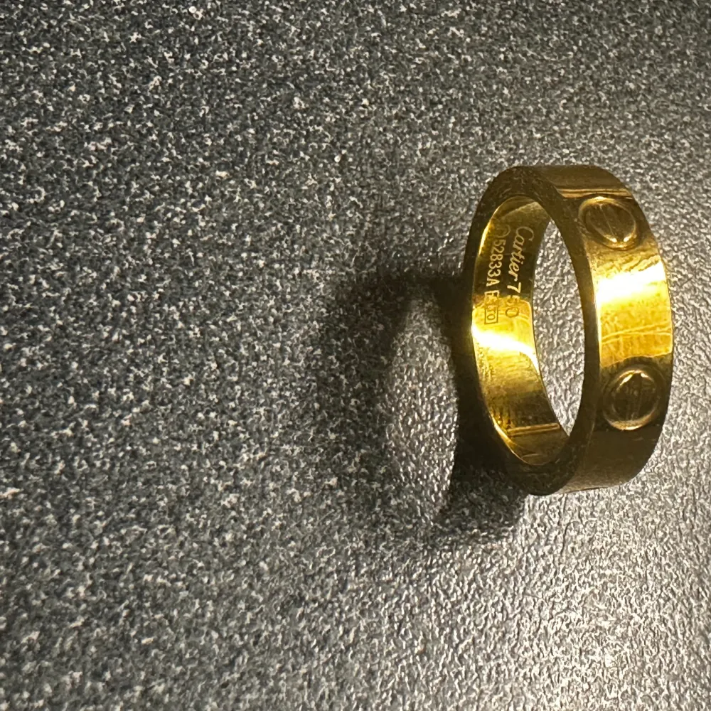 AAA Cartier ring som aldrig har används  Storlek 6 . Accessoarer.