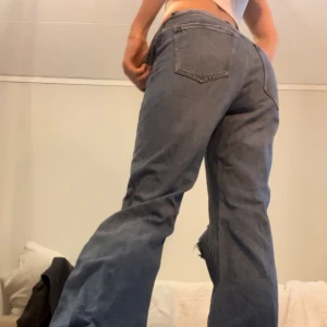 Mid/low waist jeans - Snygga jeans från vero moda i toppen skick. Skriv för mått och fler bilder 