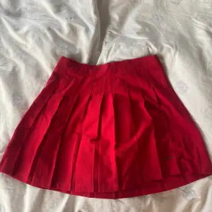 Säljer denna kjolen från urban Outfitters ❤️