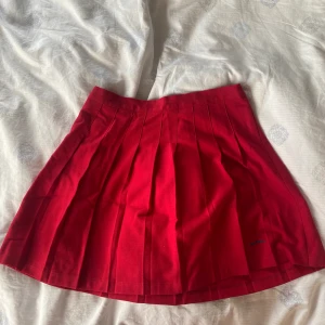 Tennis kjol urban outfitters - Säljer denna kjolen från urban Outfitters ❤️