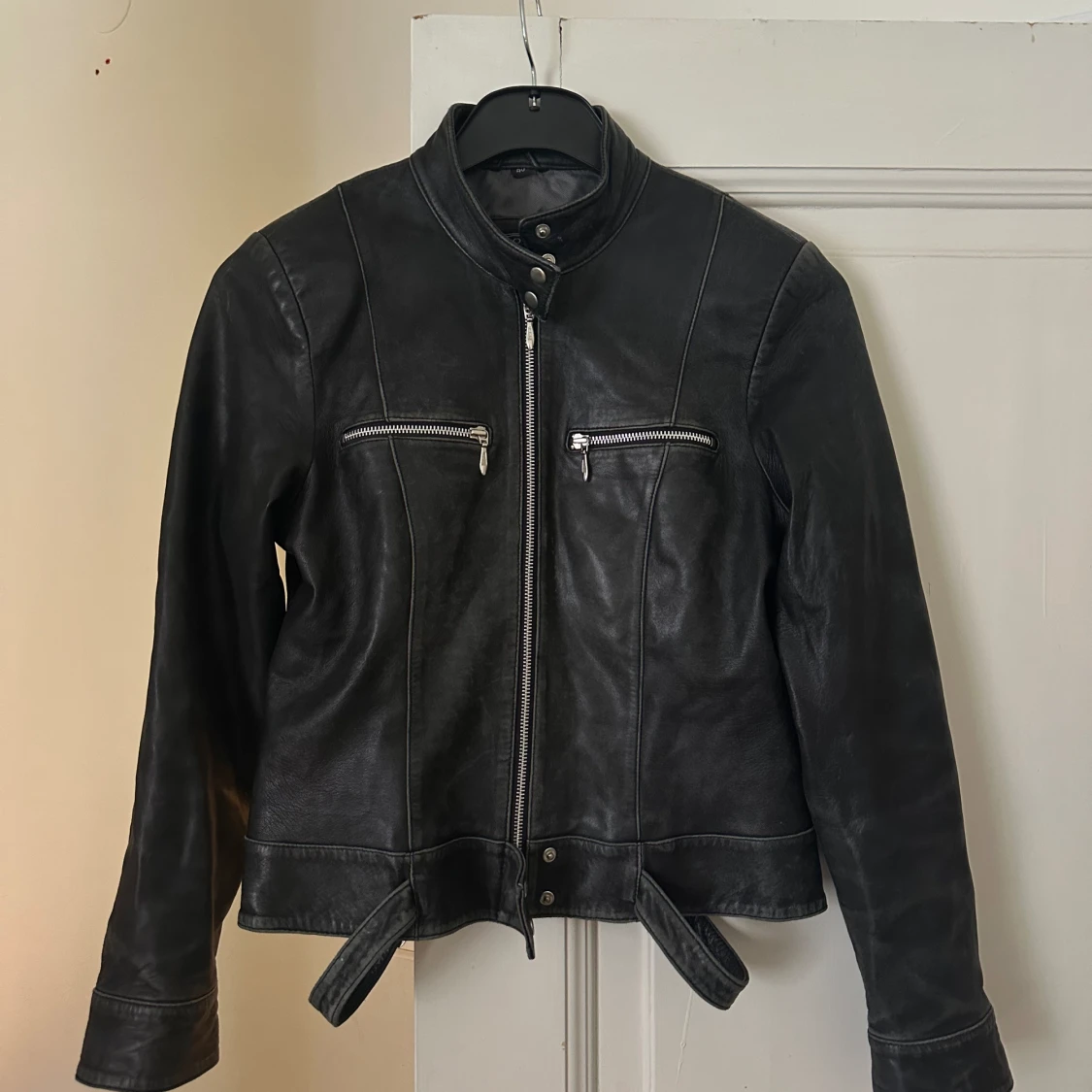 Svart läderjacka