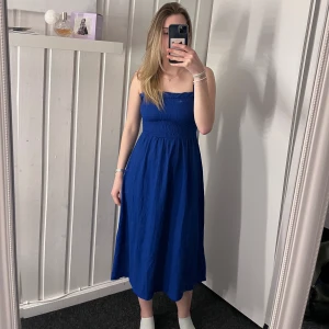 Klänning  - Klänning från hm som inte kommit till någon användning så är i nyskick 