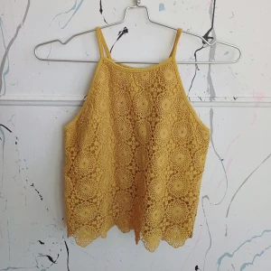 Linne frånnBikBok - Viekat linne från BikBok. Inget att anmärka på. Mer åt der croppade hållet! 