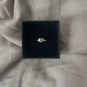 Kelly ring rostfri  - Ring 201 Stainless steel💞 35kr/st, finns flera i lager ☺️ kolla gärna in mina andra annonser för fler liknande smycken och min instagram (ebnorth) där jag främst sköter försäljningen 💕💕mer info om ringarna hittar ni på hemsidan ☺️