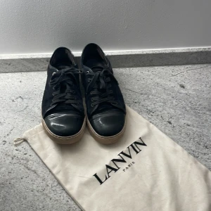 Lanvins  - Säljer nu dessa väl använda lanvinsen!  ganska bra skick inga skador eller sådant. Säljer då jag vill ha nya! Priset kan diskuteras😁