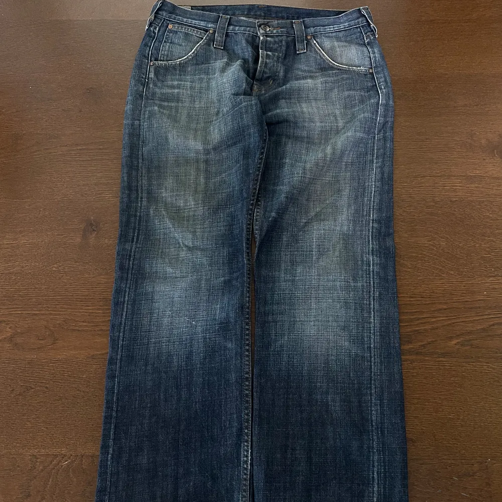 Loose/straight leg jeans från Lee. Nypris runt 1100kr men säljer för 450 Priset kan diskuteras. Jeans & Byxor.