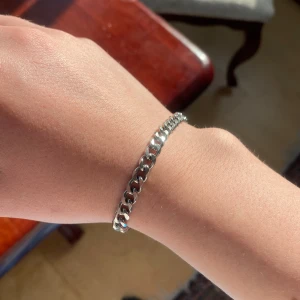 Silver armband - 21 cm långt 6mm tjock  Super bra kvalitet