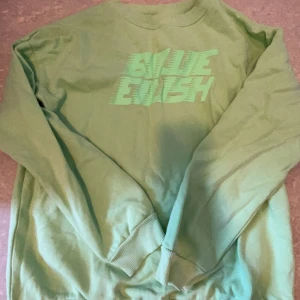 Limited edition bille eilesh  - För er alla bille eilesh fansss. Lite oversized alltså borde den sitta som en M eller S