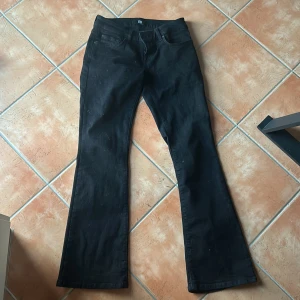 Svarta ltb jeans i Roxy  - Jag säljer mina svarta ltb jeans i Roxy  25x30 