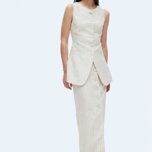 SÄLJER SET! - Västen - 699kr Kjol - 699kr ( slutsålt på hm )