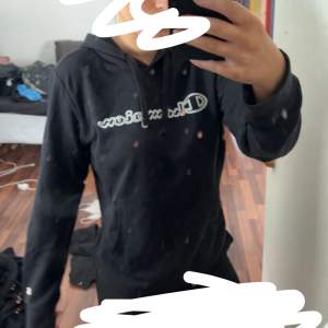 Säljer denna hoodie då jag rensar garderoben 