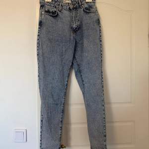 Fina jeans från Gina Tricot. Som nyskick