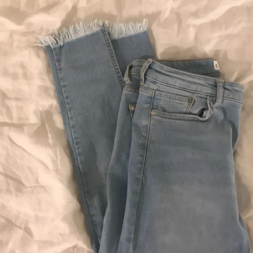 Jeans från Mango strl 38 men passar även 36💙. Jeans & Byxor.