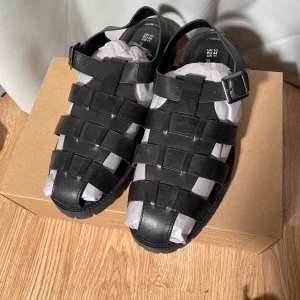 Sandaler  - Red Tape London sandaler. Helt nytt skick. Skriv till mig om du vill.  Skinn 