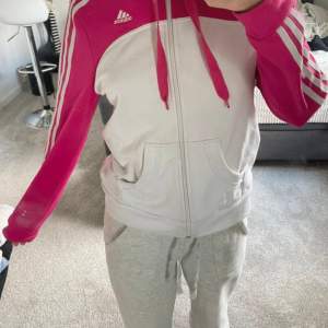 Vintage adidas zip💞 passar mig som vanligtvis har xs/s