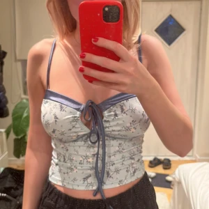 sommartopp - säljer då den inte kommit till användning❤️ köparen står för frakt❤️