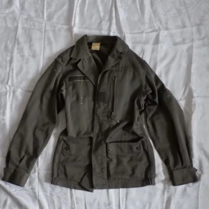 Vårjacka Brandy Melville - Trendig grön vårjacka från Brandy Melville London