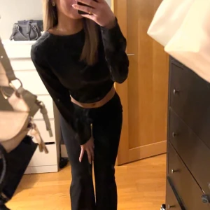 Zara topp - En topp från zara med öppen rygg o knyten där bak. Använd en gång för en utgång💕