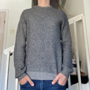 Marks & Spencer Cashmere - Säljer nu denna riktigt feta tröjan i 100% Kashmir, tjockare material än de flesta Kashmirtröjorna. Riktigt fint skick. Skriv vid intresse eller frågor✅  