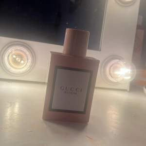 Gucci parfym,50ml Mycket kvar då jag inte använt den mycket alls. Har tyvärr ej förpackningen kvar 💕