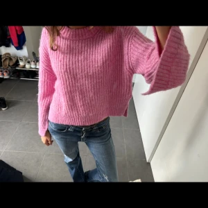 Najs stickad tröja - Jätte fin stickad tröja i fin färg💗