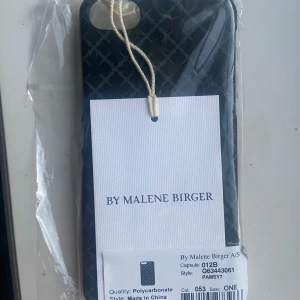 By Malene Birger mobilskal - En helt nytt ”By Malene Birger” mobilskal som jag aldrig använt! Skalet är i super bra skick och är i storlek iPhone 7🥰