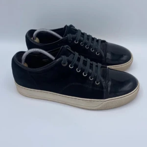 Lanvin 41 - Ett par riktigt feta Lanvins i storlek 41 men kan passa även 40 och 42 dom är nästintill oanvända drf priset 2800