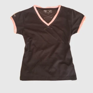 Brun/rosa tröja - Brun tröja, med fina rosa kanter, jätte fin kombination! ❤️🌼