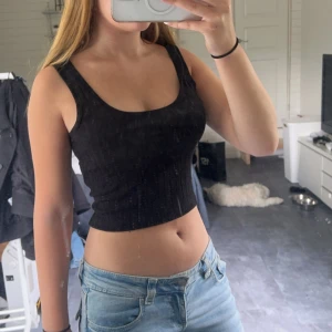 Linne - Super fint svart linne, säljer dem då den inte kommit till användning. Inga fläckar eller märken💕 skriv för fler bilder 