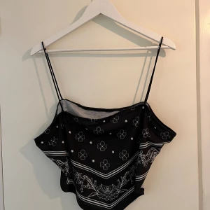 Topp  - Mönstrad topp i storlek XL 