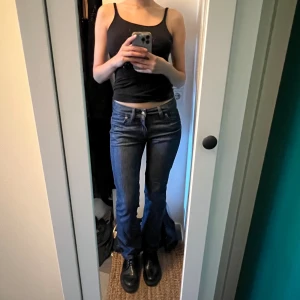 Lågmidjade jeans  - Lågmidjade jeans från boomerang i fints skick! Passar mig som 170cm